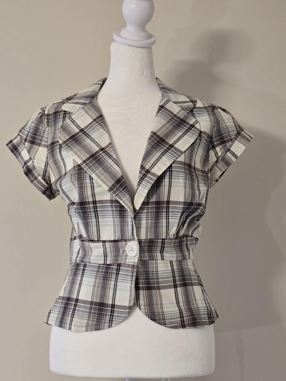 Charlotte Russe Plaid Short-Sleeve Button Front Women's Top - Cream and Brown